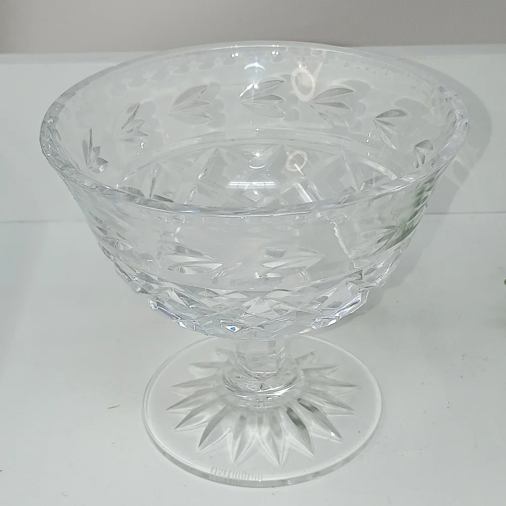 Clear Cut-Glass Pedestal Vase in Clear Crystal